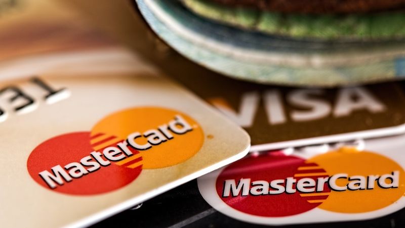 Citadele vadītājs: Norēķini ar telefonu nespēs izkonkurēt maksājumu kartes