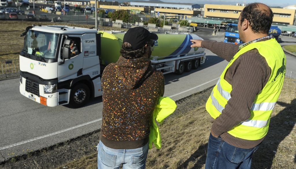 Portugālē streiko degvielas autocisternu vadītāji; valdība nosaka degvielas normēšanu