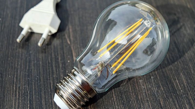 Elektroenerģijas sadales tarifi iedzīvotājiem nākamgad varētu nemainīties