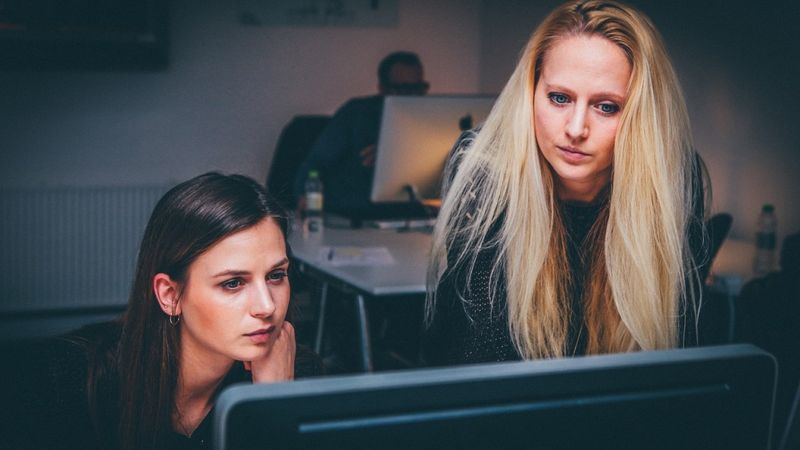 Sievietes vēl var pieteikties bezmaksas programmēšanas kursiem