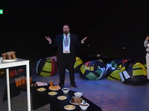 FOTO, VIDEO: Latvijas Expo paviljonā svin Līgo svētkus