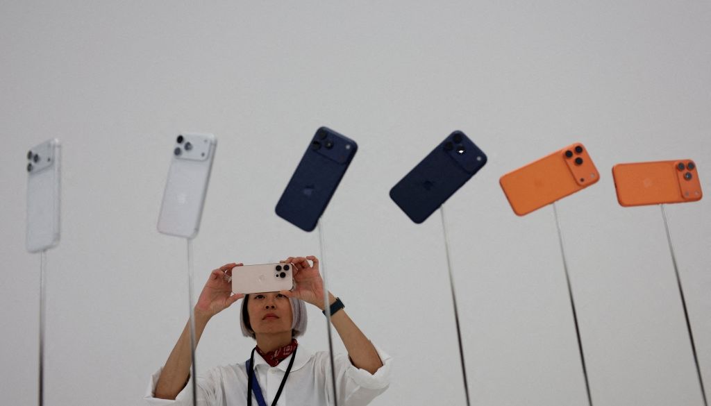 Apple prezentē jaunos iPhone modeļus