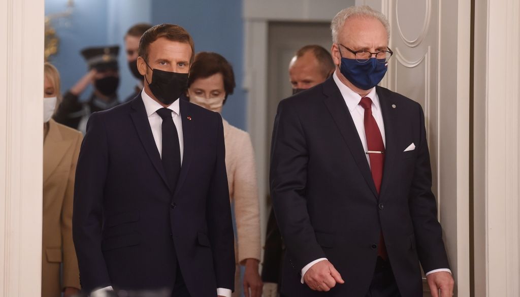 Levits Francijas prezidentam ar kundzi uzdāvinājis Ērenpreiss velosipēdus