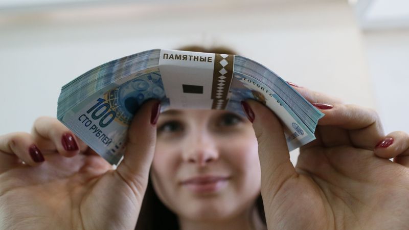 Rubļa vērtība pret dolāru pirmo reizi pārsniedz 41 rubļa atzīmi