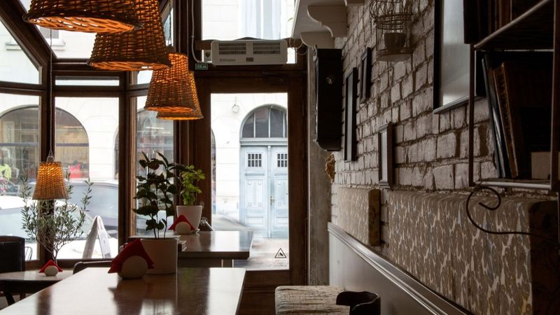 Nīderlandē atsāk darbu restorāni un kultūrvietas
