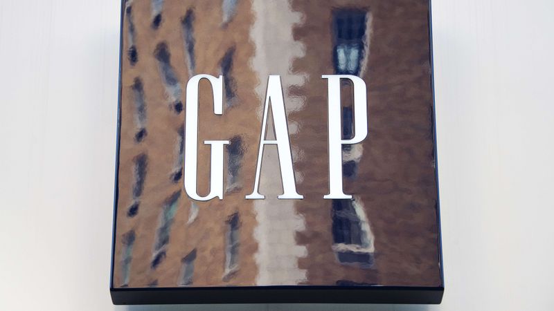Gap Ziemeļamerikā slēgs 175 veikalus