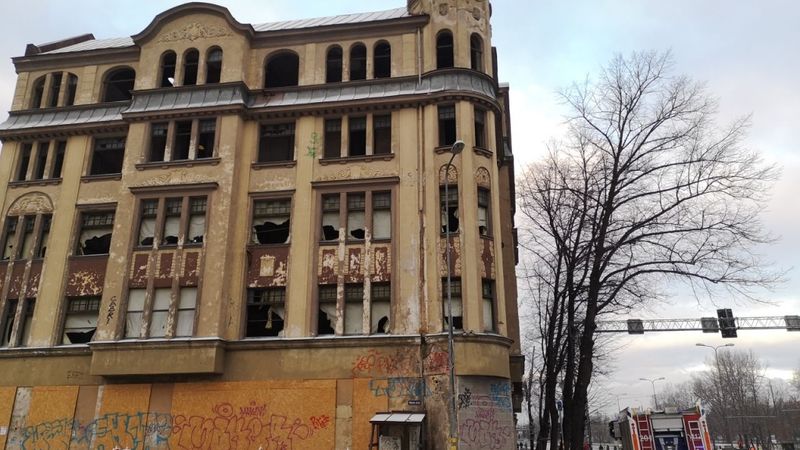 Dome pārņems Kalnciema ielas izdegušā grausta sakārtošanu, kuram pēkšņi mainījušies īpašnieki