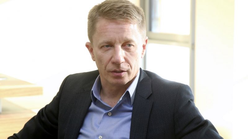 Nauda pasaulē ir triljoniem, un tā meklē vietu