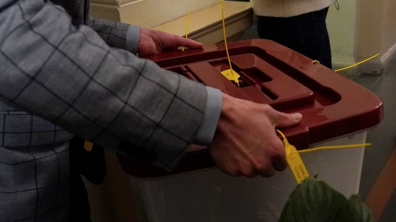 CVK vēlreiz pagarina balsu skaitīšanu