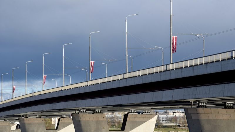 Uz Salu tilta būtiski tiks mainīta satiksmes organizācija