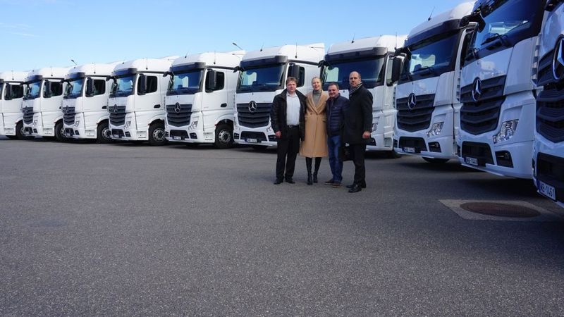 Hermis Auto par aptuveni miljonu eiro iegādājies 10 jaunus Mercedes-Benz Actros vilcējus