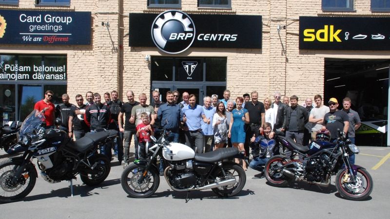Angļu motociklu pārstāvniecība Triumph Rīga ver durvis Latvijā