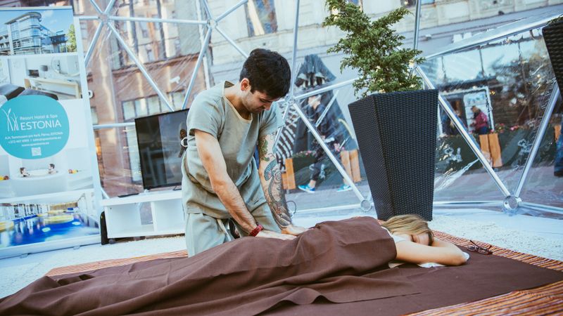 Rīgas centrā demonstrē Pērnavas SPA piedāvājumu