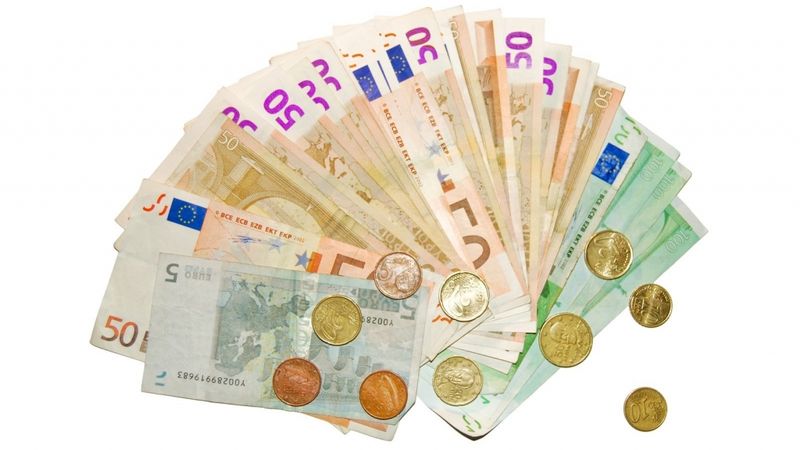 16 bankas saviem klientiem atvieglo pārkreditēšanas kārtību