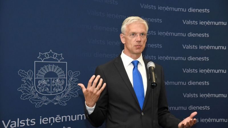 Kariņš: Prātīgāk būtu celt nevis minimālo algu, bet ar nodokļiem neapliekamo minimumu