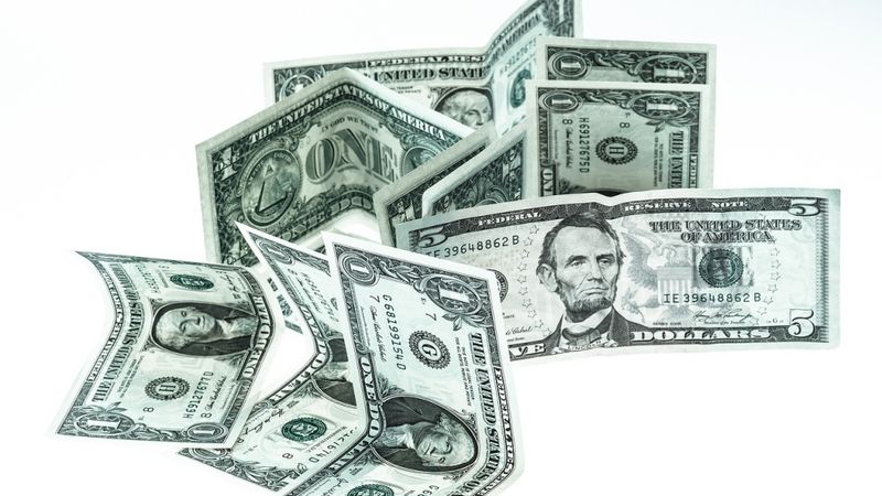 Fridmans Luksemburgai pieprasa 15,8 miljardus dolāru par viņa aktīvu iesaldēšanu