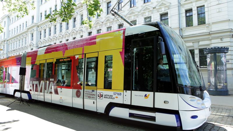 Ar speciālu Dziesmusvētku tramvaju mudinās izmantot sabiedrisko transportu