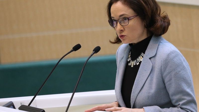 Bank Rossii aicina sabiedrību un uzņēmumus pielāgoties jaunajiem apstākļiem