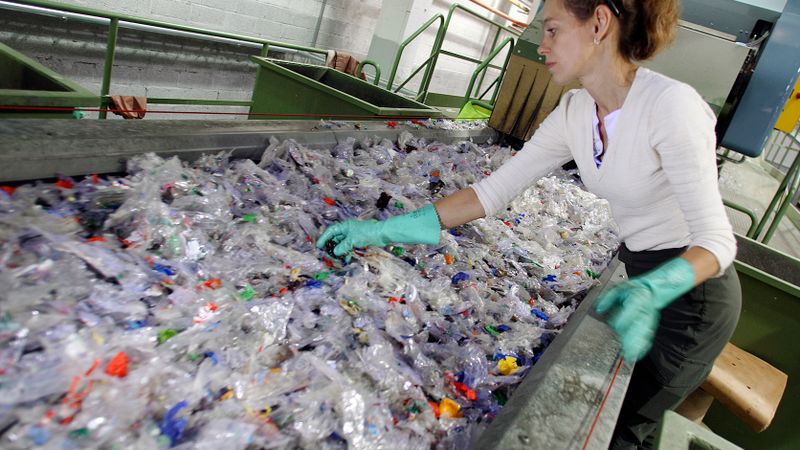 Bažās par izmaksām ražotāji aicina atkal diskutēt par depozīta sistēmas ieviešanu