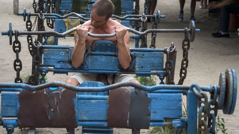 Sporta treniņu paradīze Kijevā, kas radīta no metāllūžņiem