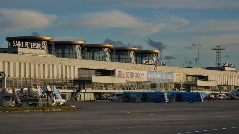 Papildināta - Pulkovo lidosta pēc ārkārtas situācijas atsāk ikdienas darbu