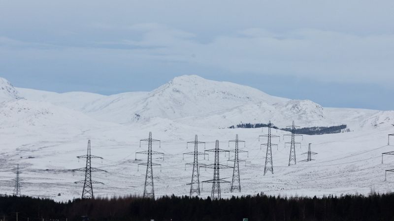 Vētras dēļ Francijā un Lielbritānijā tūkstošiem mājsaimniecību traucēta elektroapgāde