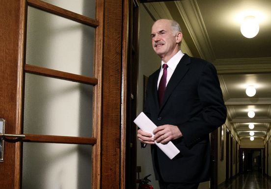 Papandreu: Grieķija maksās savus parādus, defoltu nepieļausim