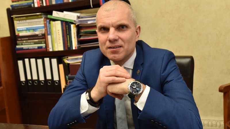 Uzņēmumu darbību nedrīkst slēgt ne pie kādiem Covid-19 izplatības apmēriem