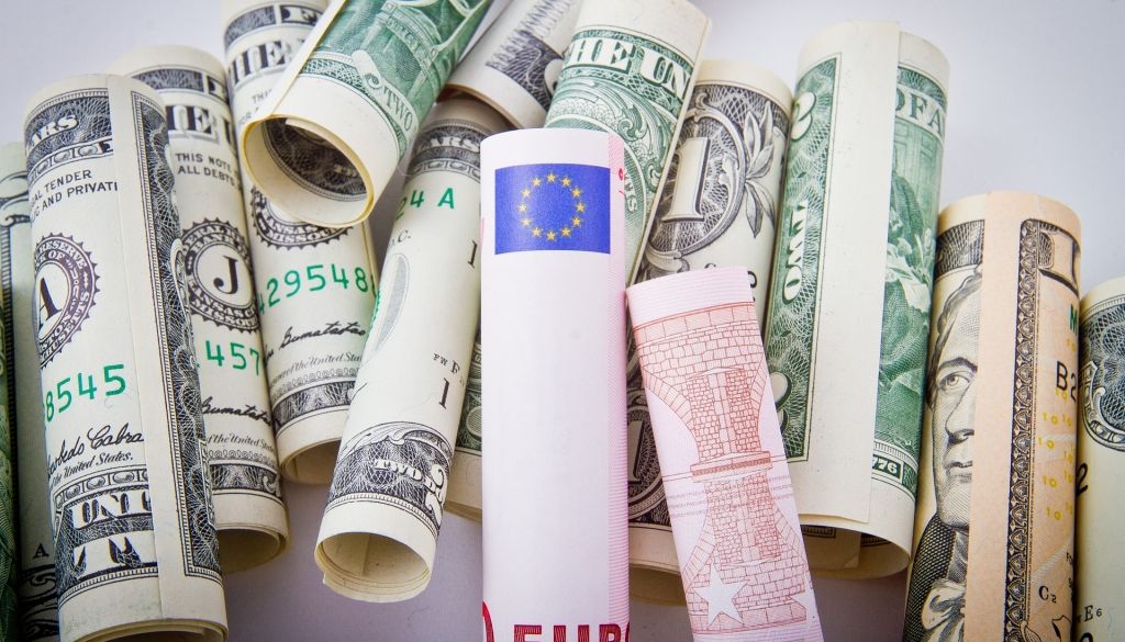 Eiro vērtība atkal pārsniedz paritāti pret dolāru