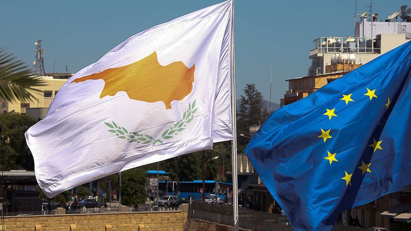 Eiropas glābējfonds: Kipras parādu krīze apdraud eirozonu