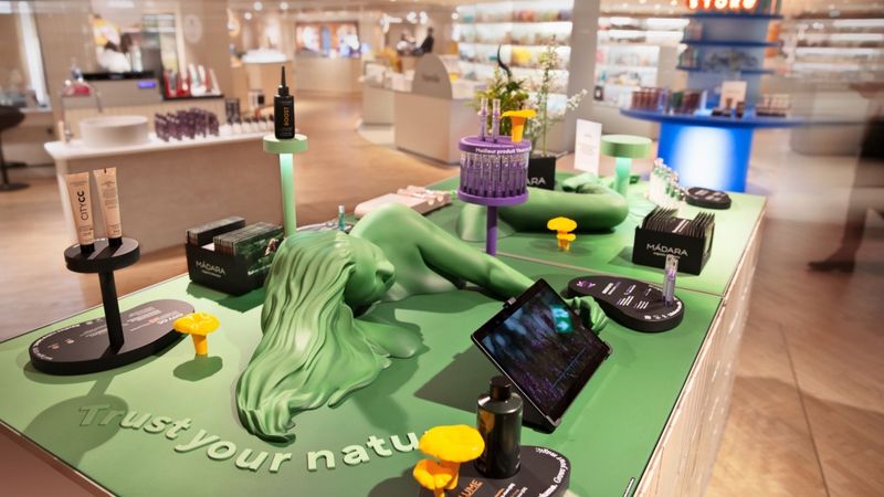 Madara izveido "pop-up" tirdzniecības vietu Parīzē
