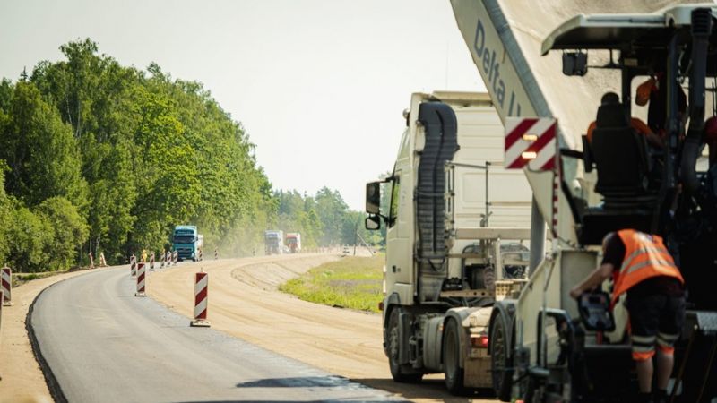 Valsts autoceļu tīklā turpinās būvdarbi 69 posmos