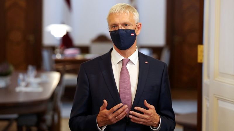 Kariņš: Vīrusam politiskie uzskati ir vienaldzīgi