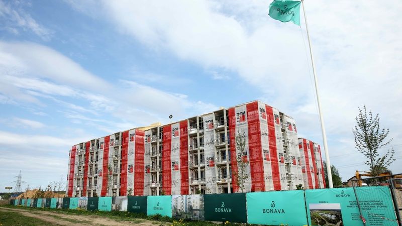 FOTO: Bonava projektā Dreilinga mājas nosvinēti spāru svētki