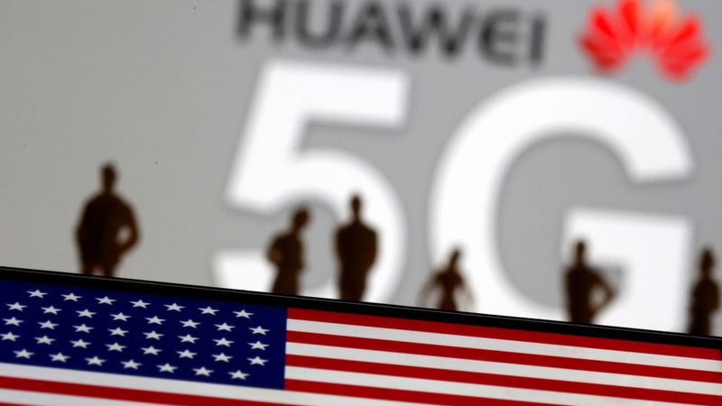 Biržu indeksi krītas, investoriem bažījoties par ASV vēršanos pret Huawei