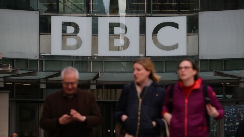 BBC atlaiž 450 ziņu dienesta darbiniekus, koncentrējoties uz digitālo vidi