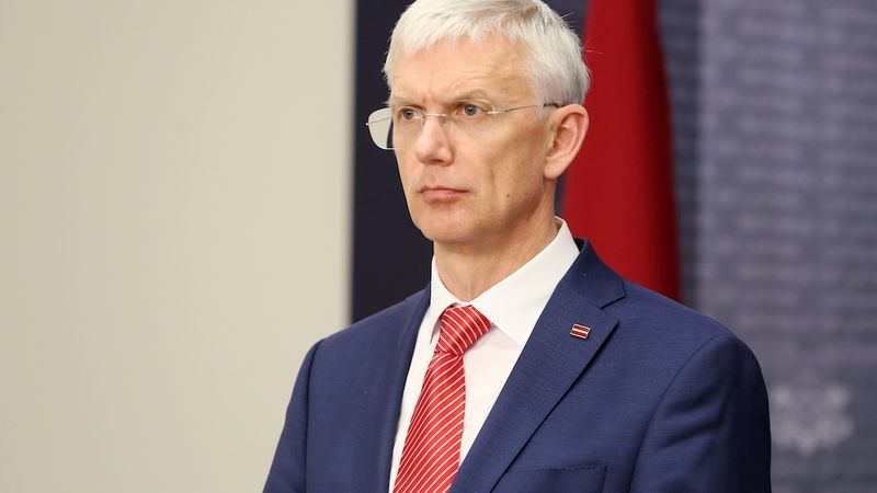 Kariņš skeptisks par ideju pārskatīt kumulatīvo Covid-19 saslimstības robežkritēriju
