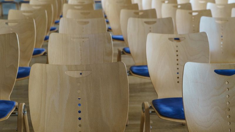 Iekštelpu pasākumos varētu ļaut pulcēties līdz 50 cilvēkiem