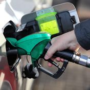EM: PVN samazināšana degvielai cenu pazeminātu par aptuveni 15 centiem litrā