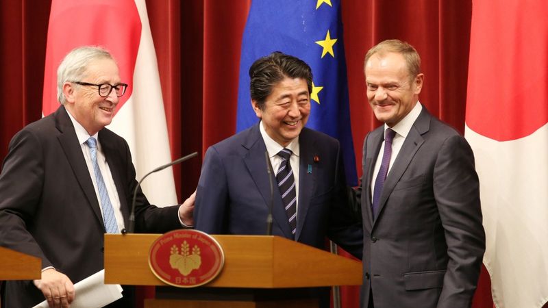 ES un Japāna parakstījušas iespaidīgu brīvās tirdzniecības līgumu