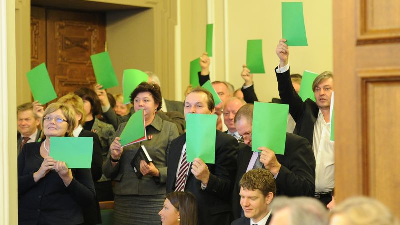 Āboltiņa pārtrauc Saeimas sēdi pašvaldību vadītāju attieksmes dēļ