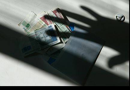 Papildināta - Par kukuļņemšanu aizturēts Jaunā laika deputāts un Jelgavas slimnīcas valdes loceklis