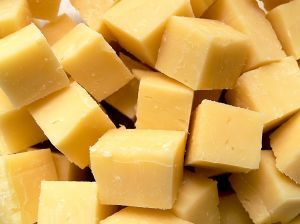 Rīgas piena kombināts pārdodot igauņu sieru