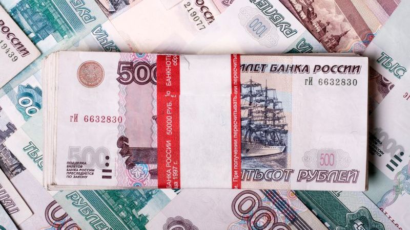 Krievijas rubļa vērtība nokrītas līdz rekordzemam līmenim