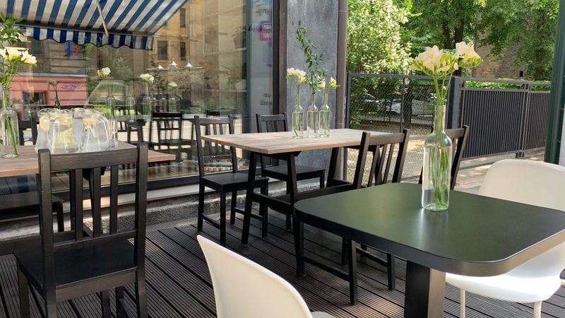 FOTO: Atklāj RB Cafe, kurā strādās cilvēki ar invaliditāti