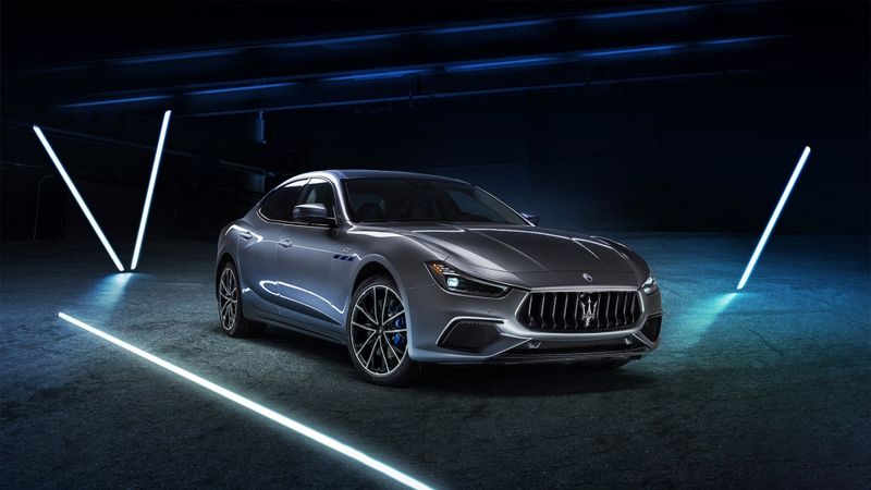 Latvijā atvērts oficiālais automašīnu Maserati centrs