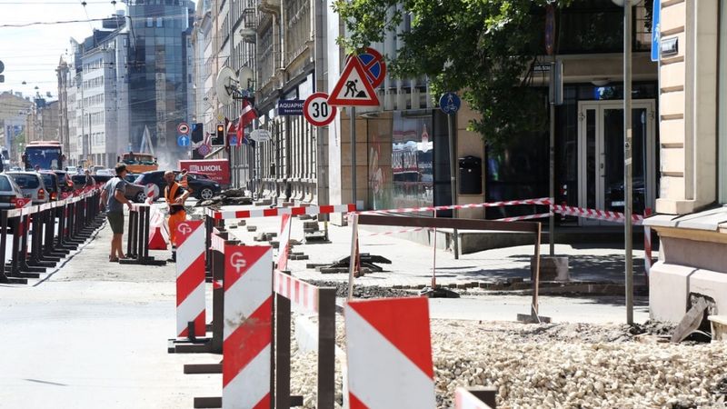 FOTO: Remontdarbi Brīvības ielā