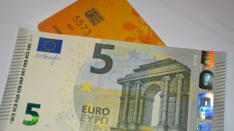 No bankomātiem gada sākumā izņemti 200 miljoni eiro