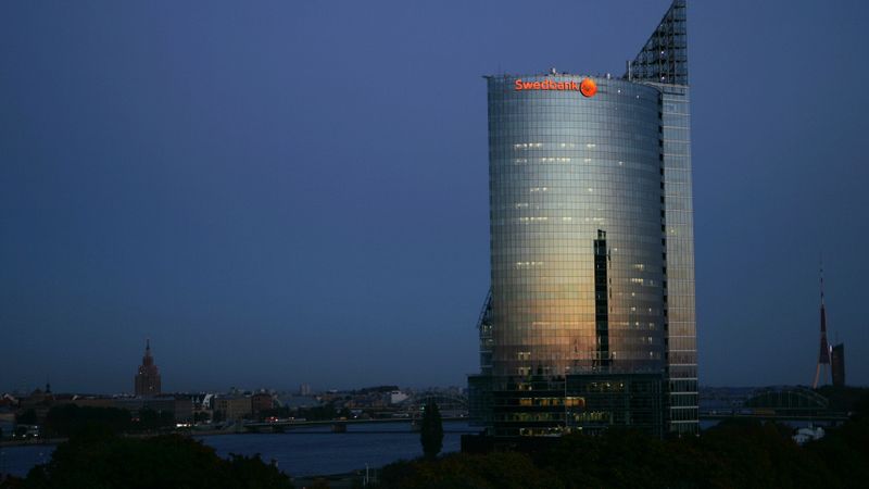 Swedbank peļņa pērn sarūk līdz 75 miljoniem latu