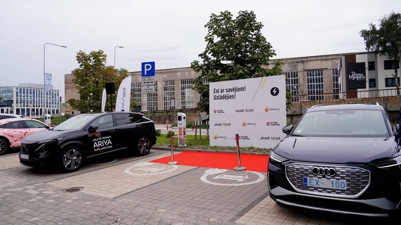 Atklāta Latvijā lielākā elektroauto uzlādes vieta ar 28 pieslēgvietām